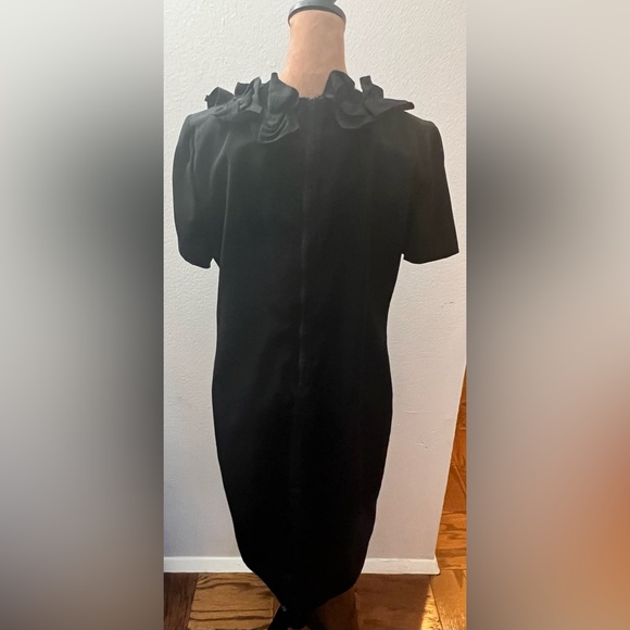 Tahari black dress with ruffled collar size 6 - Picture 2 of 3
